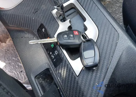 2015 Toyota Rav4 Xle z USA, uszkodzony, nr VIN JTMRFREV9FJ039204